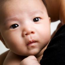 Child with mother, arek_malang / Shutterstock.com