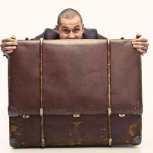 Excess baggage illustration, bezikus / Shutterstock.com