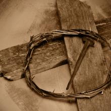 Crown of thorns and nails,  nito / Shutterstock.com