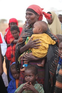 400px-Oxfam_East_Africa_-_Women_and_children_waiting_to_enter_Dadaab_camp