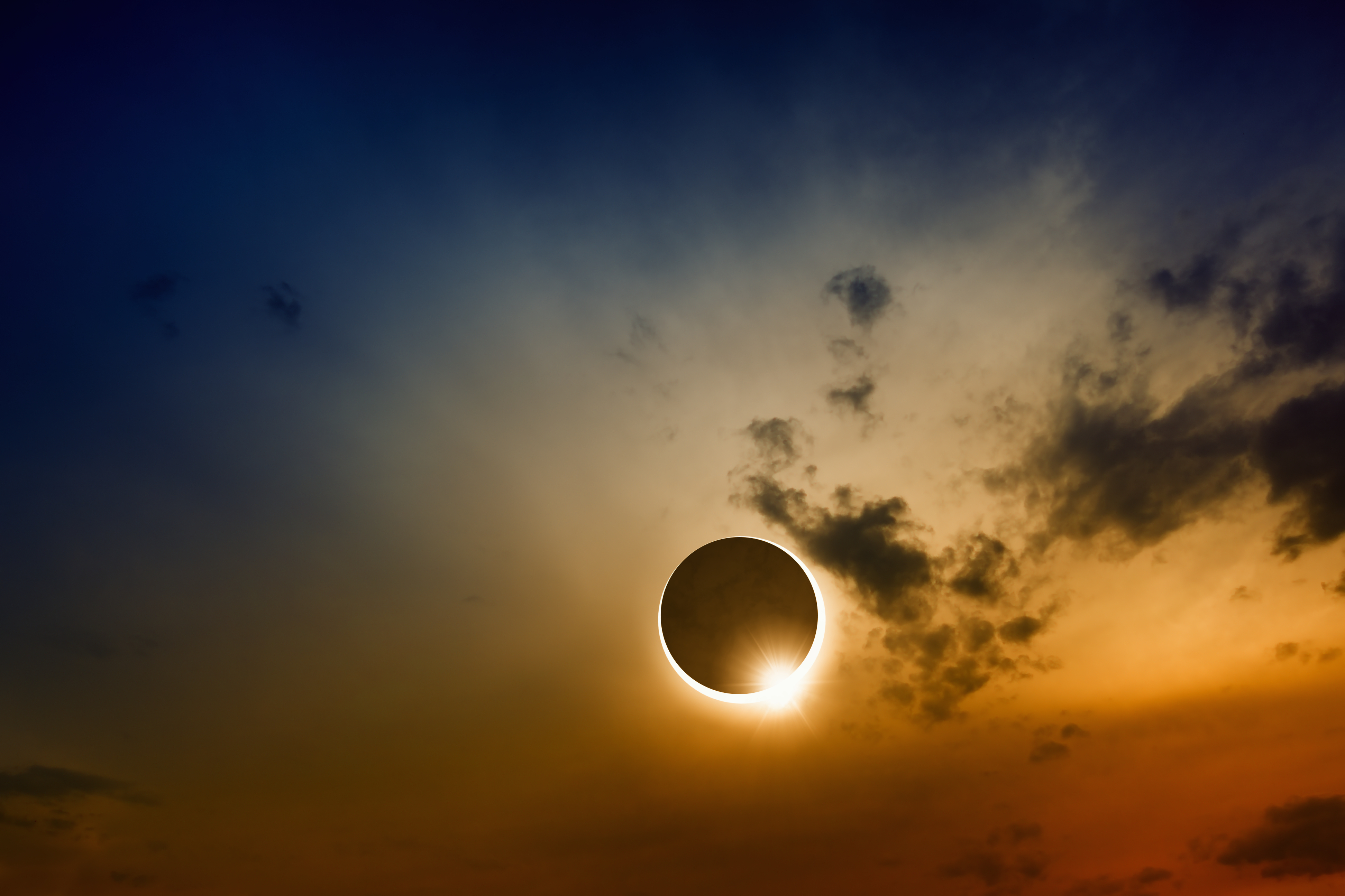 Солнечное затмение что принесет. Солнечное затмение. Кольцеобразное солнечное затмение. Eclipse Solar затмение. Total Solar Eclipse.