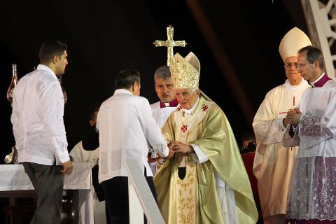 Pope Benedict XVI greets Cuban President Raul Castro in Revolution Square on March 26. Photo by Spencer Platt/Getty Images Photo by Spencer Platt/Getty Images