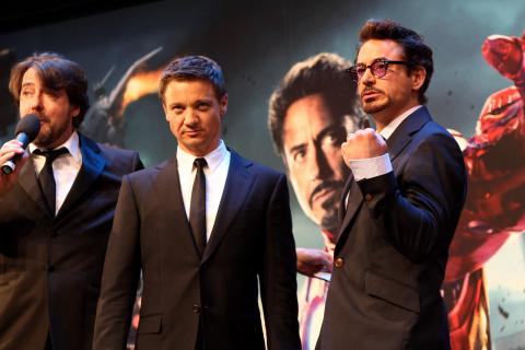 R Jonathan Ross, Jeremy Renner and Robert Downey Jr. at the European premiere of The Avengers. Dave Hogan/Getty Images Dave Hogan/Getty Images