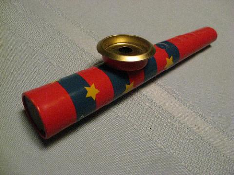 Kazoo. Via Wylio http://www.wylio.com/credits/Flickr/3142599975 Kazoo. Via Wylio http://www.wylio.com/credits/Flickr/3142599975