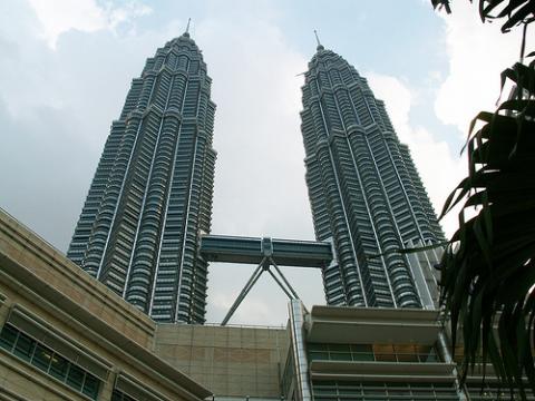 Petronas Towers, Kuala Lumpur, Malaysia. Photo courtesy RNS/Auswandern Malaysia/flickr.com Petronas Towers, Kuala Lumpur, Malaysia. Photo courtesy RNS/Auswandern Malaysia/