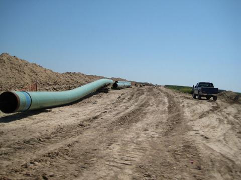 Pipes for the Keystone XL Pipeline in 2009. Image via Wiki Commons http://bit.ly/wetrWI Keystone XL pipes in 2009. Image via Wiki Commons http://bit.ly/wetrWI