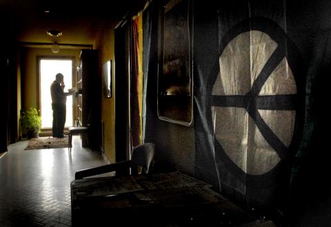 Rabbi Allen Secher at his synagogue in Whitefish, Montana. Image via www.thenakedrabbi.com.