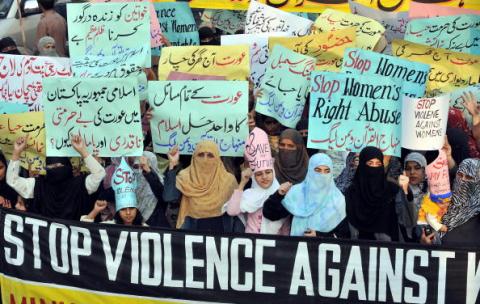 Mass protest against 'honour killings' of women in Lahore, Pakistan on November 21, 2008. (Photo: Arif Ali/AFP/Getty Images) "Honour killing" protest in Pakistan. (Photo: Arif Ali/AFP/Getty Images)