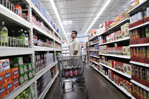 Customer examines myriad soft drink choices in a NJ Wal-Mart. Photo by Daniel Acker/Bloomberg via Getty Images Photo by Daniel Acker/Bloomberg via Getty Images
