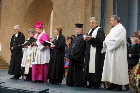Leaders of different religions perform ecumenical service prior to Passion Play. (Photo by Thomas Niedermueller/Getty Images) Photo by Thomas Niedermueller/Getty Images
