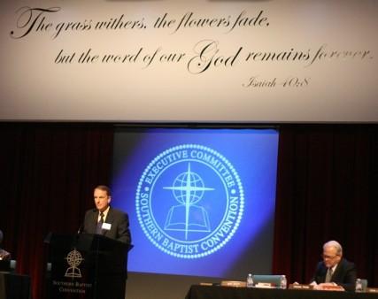 Executive Committee chairman Mike Routt presides over the Sept. 23 plenary session. Photo via Bob Allen, ABPnews/Herald/RNS.