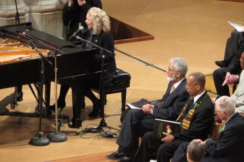 Carole King sings a hymn at the National Vigil for Victims of Gun Violence. Lauren Markoe/RNS Lauren Markoe/RNS