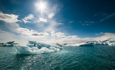 Melting icebergs, Denis Kichatof / Shutterstock.com Melting icebergs, Denis Kichatof / Shutterstock.com
