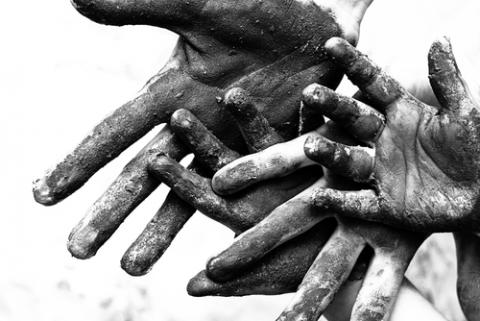 Serving hands, AjFile/ Shutterstock.com Serving hands, AjFile/ Shutterstock.com