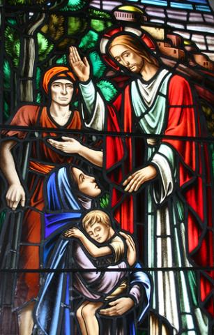 Photo: Jesus healing, © V. J. Matthew / Shutterstock.com Photo: Jesus healing, © V. J. Matthew / Shutterstock.com