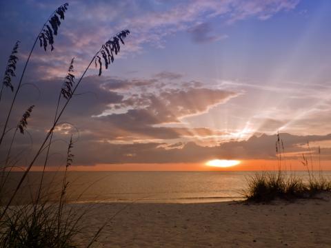 Sunrise in the Gulf of Mexico. Bildagentur Zoonar GmbH/Shutterstock Bildagentur Zoonar GmbH/Shutterstock