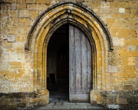 Open church door, Dutourdumonde Photography / Shutterstock.com Open church door, Dutourdumonde Photography / Shutterstock.com