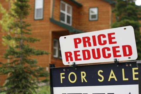 Foreclosure image via Shutterstock (http://www.shutterstock.com/pic-32385181/stock-photo-home-for-sale-price-reduced-sign.html) Foreclosure image via Shutterstock (http://www.shutterstock.com/pic-32385181/sto