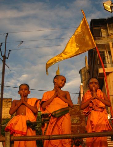 Hindu monks on the banks of the Ganges River on September 17, 2008 in Varanasi, India. Image via Tracing Tea / Shutterstock Hindu monks on the banks of the Ganges River on September 17, 2008 in Varanasi,
