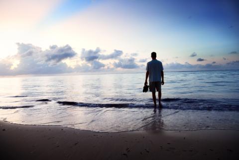 Walking on the beach, Iakov Kalinin / Shutterstock.com Walking on the beach, Iakov Kalinin / Shutterstock.com
