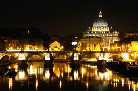 Vatican City at night, Vladimir Mucibabic / Shutterstock.com Vatican City at night, Vladimir Mucibabic / Shutterstock.com