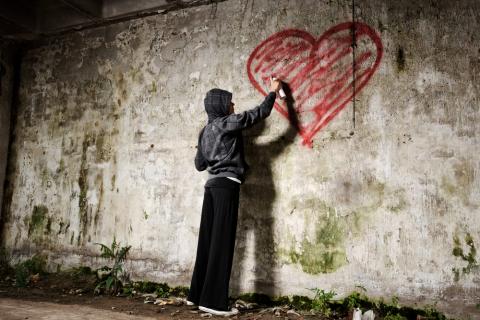 Graffiti artist photo, Warren Goldswain / Shutterstock.com Graffiti artist photo, Warren Goldswain / Shutterstock.com