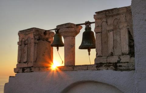 Photo: Church bells at sunset, © Magdalena Bujak / Shutterstock.com Photo: Church bells at sunset, © Magdalena Bujak / Shutterstock.com