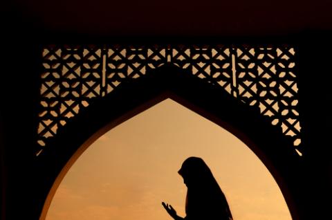 Muslim woman praying, wong yu liang / Shutterstock.com Muslim woman praying, wong yu liang / Shutterstock.com