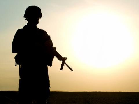 Silhouette of U.S. soldier, © Oleg Zabielin / Shutterstock.com Silhouette of U.S. soldier, © Oleg Zabielin / Shutterstock.com