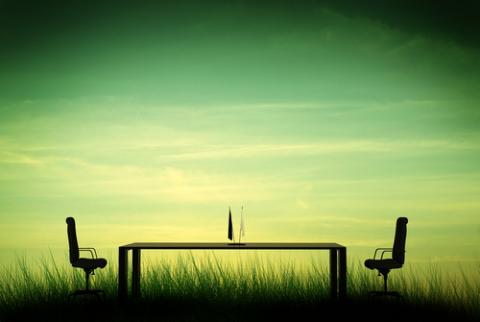 Photo: Workplace for negotiations on the nature, Alexey Kashin / Shutterstock Alexey Kashin / Shutterstock