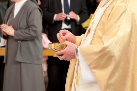 Communion photo, tarczas, Shutterstock.com. Communion photo, tarczas, Shutterstock.com.