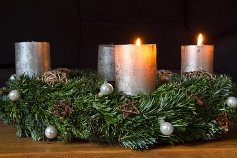 Photo: Advent candles, week 2, © haraldmuc / Shutterstock.com Photo: Advent candles, week 2, © haraldmuc / Shutterstock.com