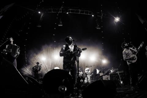 Mumford and Sons play in Seattle, Mat Hayward / Shutterstock.com Mumford and Sons play in Seattle, Mat Hayward / Shutterstock.com