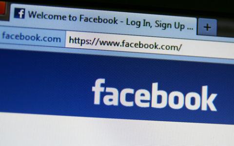 Facebook screenshot, Annette Shaff / Shutterstock.com Facebook screenshot, Annette Shaff / Shutterstock.com