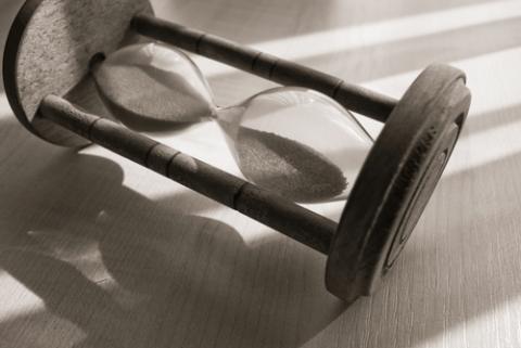 Photo: Hourglass, © Mihai Simonia/ Shutterstock.com Photo: Hourglass, © Mihai Simonia/ Shutterstock.com