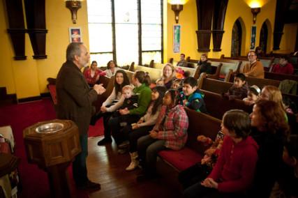 Pastor Rick Behrens during a bilingual service at Grandview Park Presbyterian Church in Kansas City, Kan. RNS photo:Sally Morrow