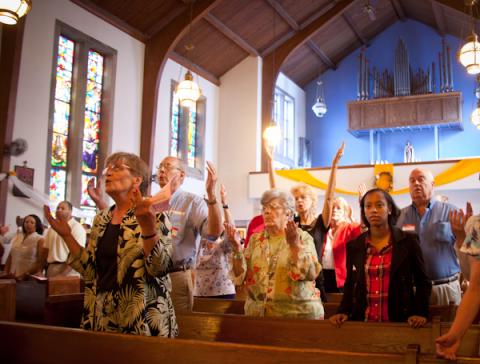 Congregants pray during Catholic mass in Kansas City, Mo. RNS photo by Sally Morrow RNS photo by Sally Morrow