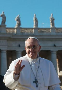 Pope Francis waves to crowd in St. Peter’s Square. RNS photo: Andrea Sabbadini Pope Francis waves to crowd in St. Peter’s Square. RNS photo: Andrea Sabbadini