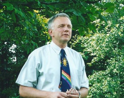 Rev. Steve Heiss, officiates at the July 2, 2002 commitment ceremony of his daughter. Photo via RNS/courtesy Steve Heiss.