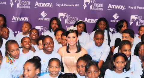 Miss America Laura Kaeppeler meets with children from the U.S. Dream Academy. RNS photo courtesy The Miss America Organization RNS photo courtesy The Miss America Organization