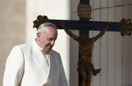 Pope Francis passes a crucifix in St. Peter’s Square at the Vatican Dec. 4. Photo:Paul Haring, courtesy Catholic New Service/RNS