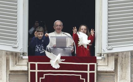 Pope Francis watches as children release doves from his window. Photo: Paul Haring, Catholic News Service/via RNS