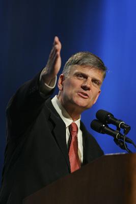 Evangelist Franklin Graham preaches during a crusade in Mobile, Ala. in 2006. Photo courtesy RNS.