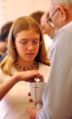 United Methodist leaders asked their bishops to stop the practice of online Communion. RNS file photo by Lynn Ischay.