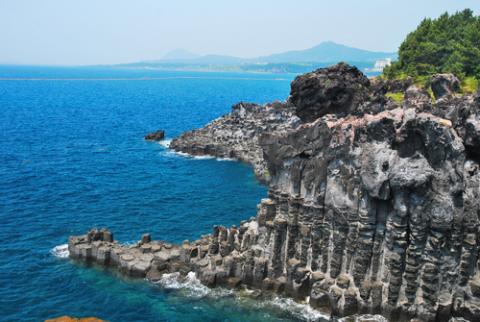 Jeju Island, gnohz / Shutterstock.com