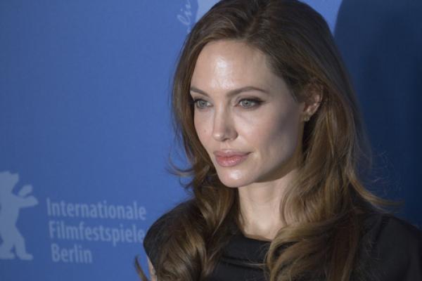 Angelina Jolie Says Mastectomy Affects Her Conversations (Video)