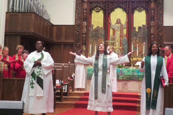 Cracks in the 'Stained-Glass Ceiling:' Women Reach Prominent Pulpits ...