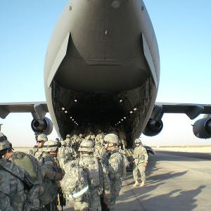 U.S. troops head to Iraq, 2006. Image via Wiki Commons http://bit.ly/w1FpAB
