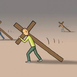 Carrying the cross. Image courtesy Christian Piatt/Patheos. 