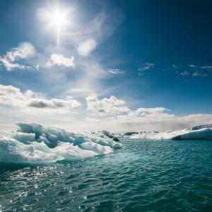 Melting icebergs, Denis Kichatof / Shutterstock.com